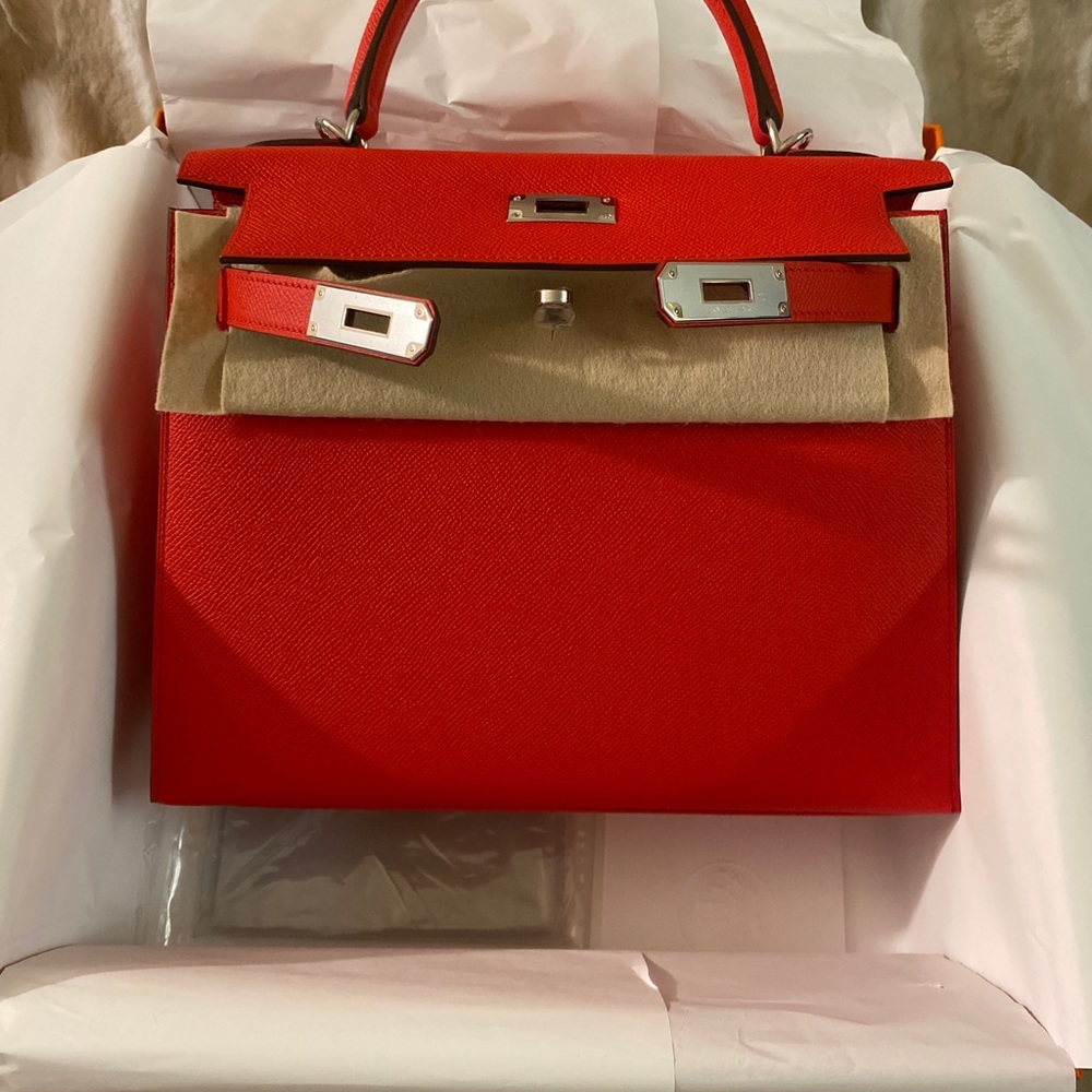For sale BNIB Hermès Kelly 28 in Rouge de Coeur